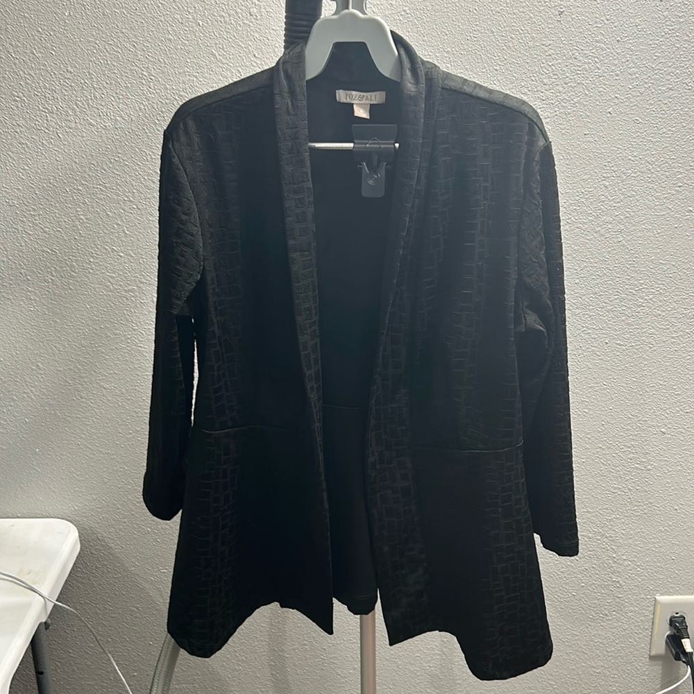 Blazer/ cardigan. Black Roz & Ali size medium.